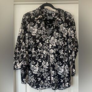 Women’s blouse in excellent condition